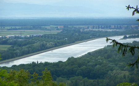 Rhein Kanal zwischen Deutschland und Frankreich
