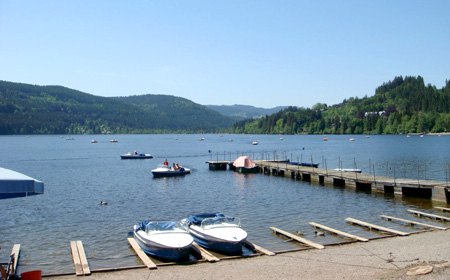 Titisee mit Bootsvermietung